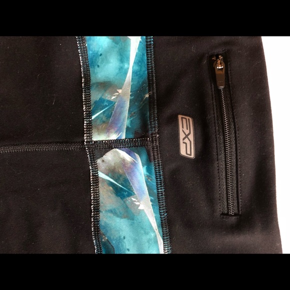 Express core workout tights with mesh leggings - Picture 3 of 6